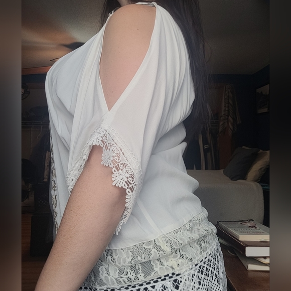 Womens shall - Picture 3 of 3